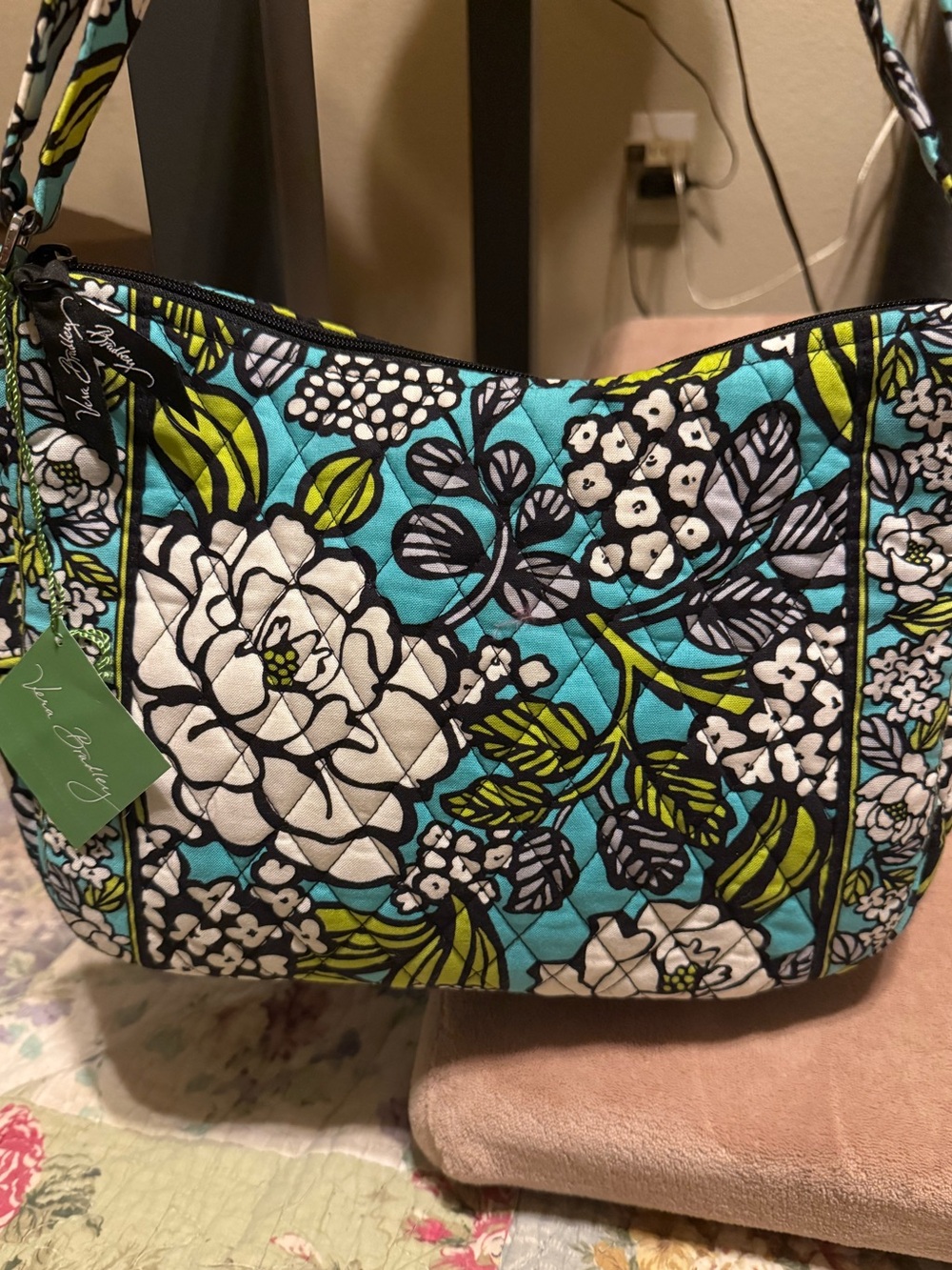 Vera Bradley On The Go bag in Island Blooms. NWT